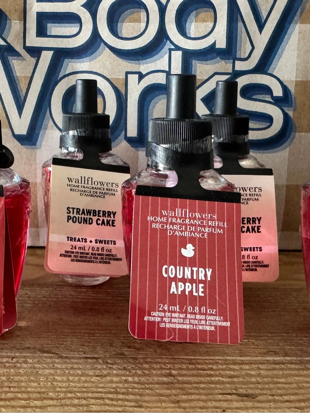 Set of 6 Bath and Body Works strawberry Poundcake and Country Apple Wallflowers